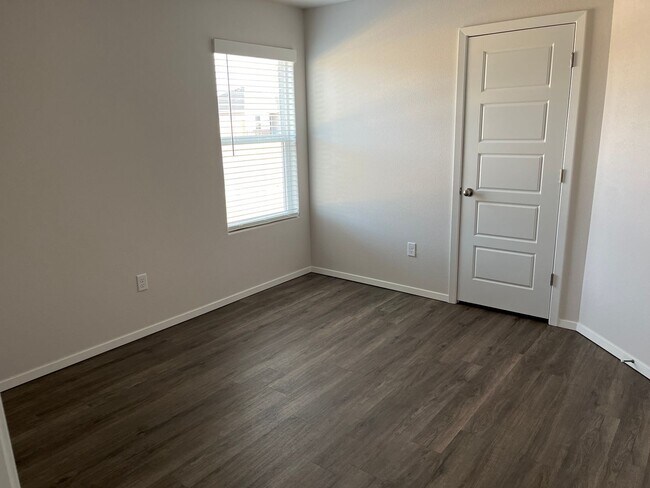 Building Photo - Your Next Home Awaits! | Pre-Leasing a Spacious 4-Bed, 2-Bath Home in Somerset