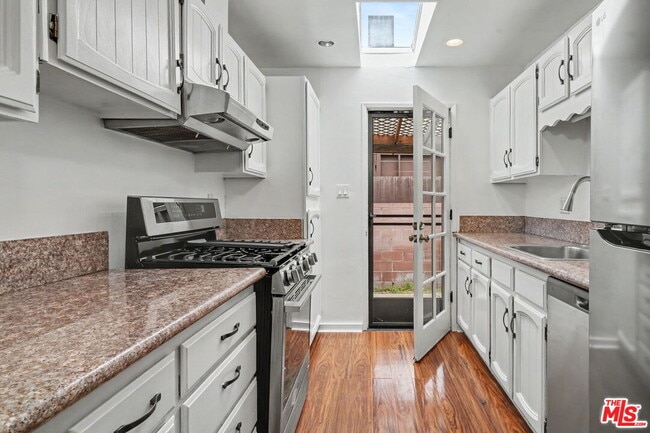 Building Photo - 3542 Greenwood Ave