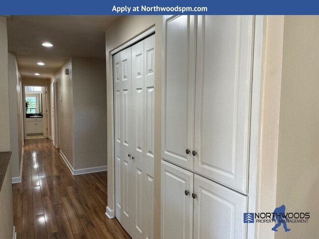 Building Photo - Charming 3 Bedroom 2 Bath Home in Very Nic...