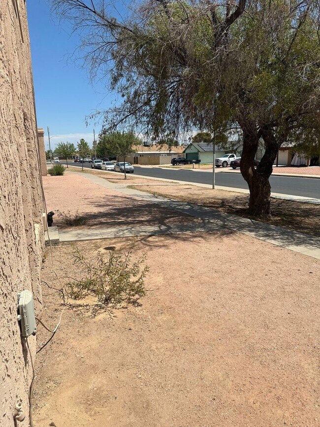Building Photo - Spacious 4BR Townhome in Phoenix