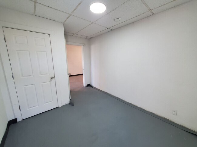 Building Photo - FOR RENT- Large UNIQUE open layout single ...