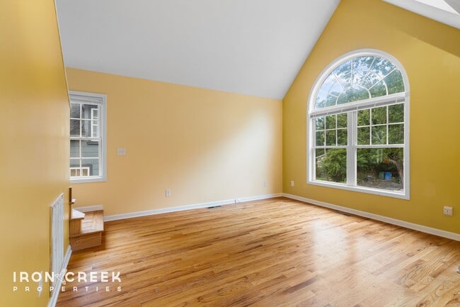 Building Photo - Charming Three-Bedroom Home with Solar Pow...
