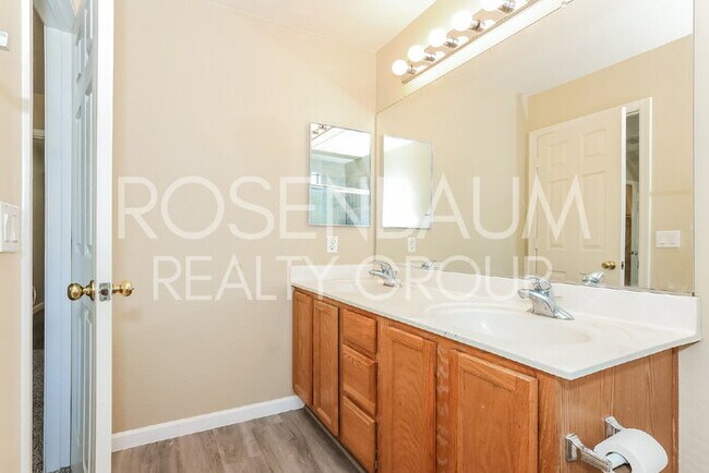 Building Photo - Beautiful 3-bedrooms, 2-baths home nestled...