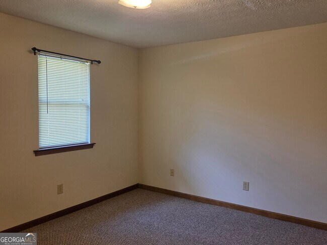 Building Photo - 8437 Pineland Dr