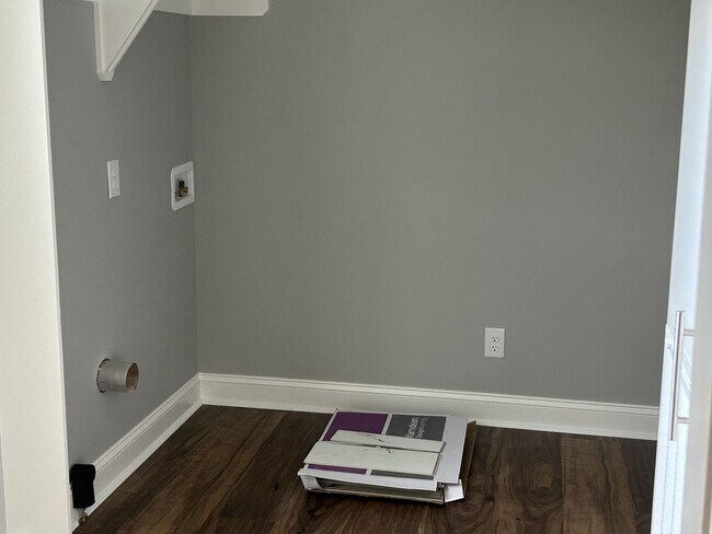 Building Photo - Home in quaint Bailey, NC