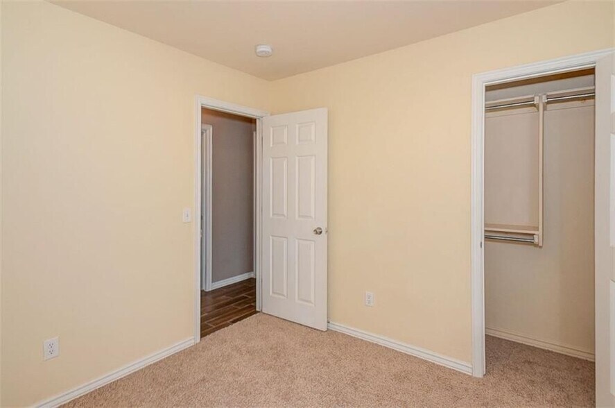 Building Photo - 913 Eagle Cliff Dr