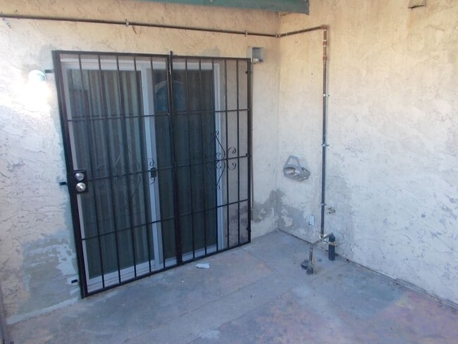 Building Photo - Charming 2-Story 3 Bedroom Townhome