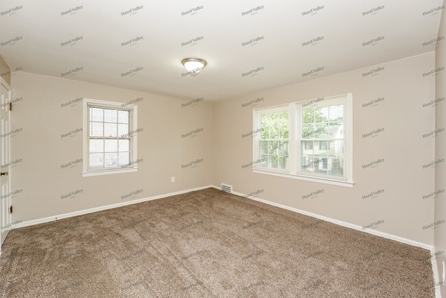 Building Photo - 3872 Grosvenor Rd