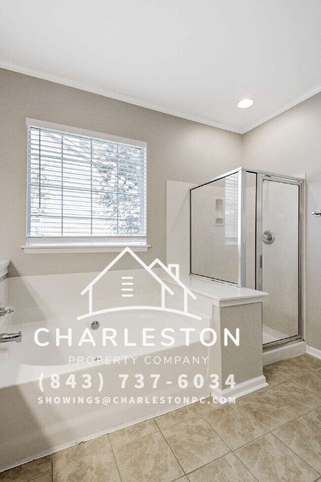 Building Photo - 6040 Fieldstone Cir