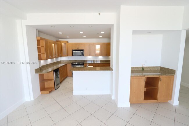 Building Photo - 151 Crandon Blvd