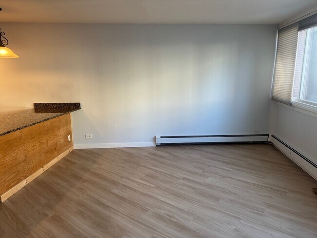 Building Photo - 516 Green St