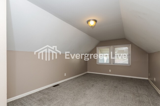 Building Photo - 4014 Woodcliffe Ave
