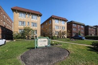 Building Photo - Lakeview
