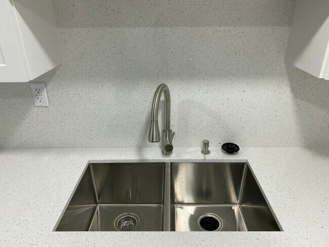 Building Photo - 2788 Tennis Club Dr