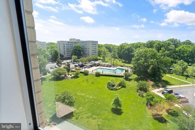 Building Photo - 6641 Wakefield Dr