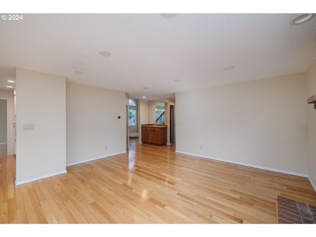 Building Photo - Bright, Open Living with Vaulted Ceilings ...