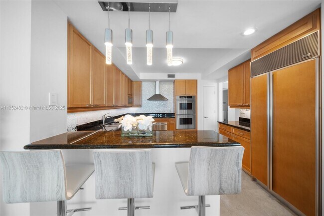 Building Photo - 20201 E Country Club Dr