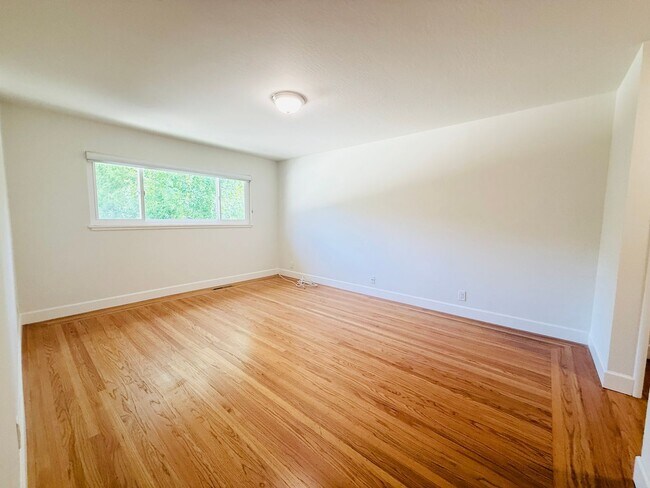 Building Photo - Corner lot 4-bedroom, 3-bathroom, 2,100 sq. ft. ranch-style home.  Great Location!