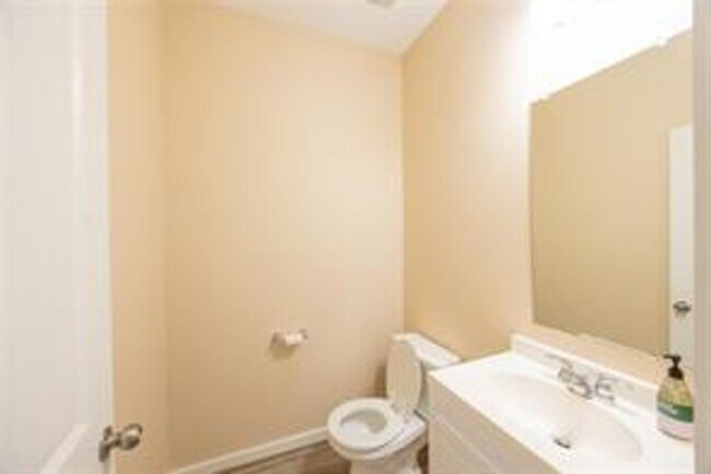 Building Photo - Spacious Condominium