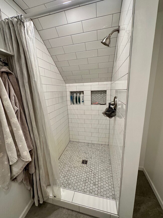 Building Photo - 5345 Wedgewood Dr