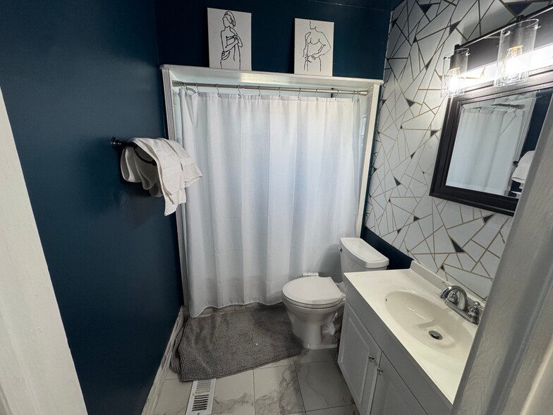 Building Photo - 328 Manhattan Ave