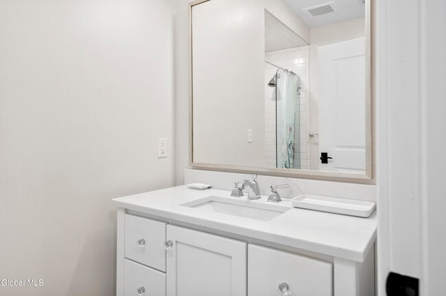 Building Photo - 37 White St