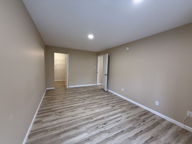 Building Photo - Remodeled 2-Bedroom!