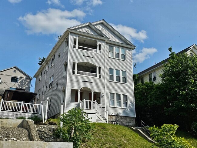 Building Photo - 169 Perry Ave