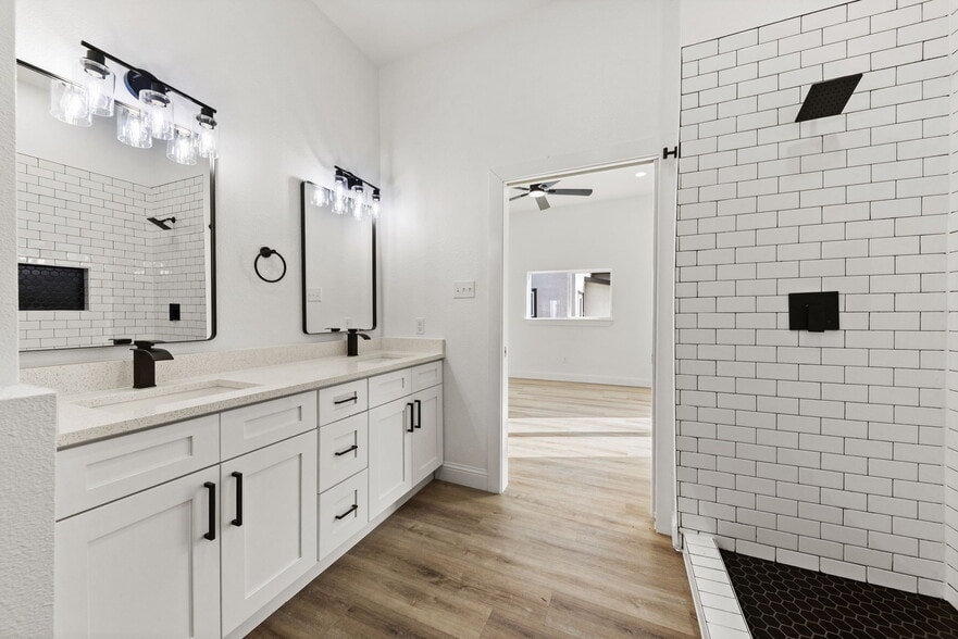 Building Photo - 1279 Bonham St