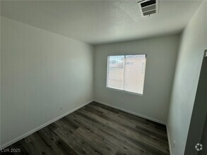 Building Photo - 1008 Painted Daisy Ave