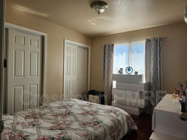 Building Photo - 1124 E 25th St