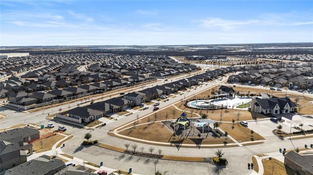 Building Photo - 16032 Farringdon St