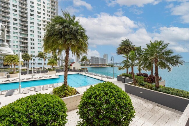Building Photo - 1155 Brickell Bay Dr