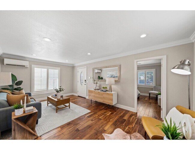 Building Photo - 674 E Julian St