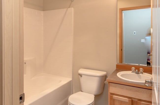 Building Photo - Low Maintenance Living 2 Bedroom Condo, Du...