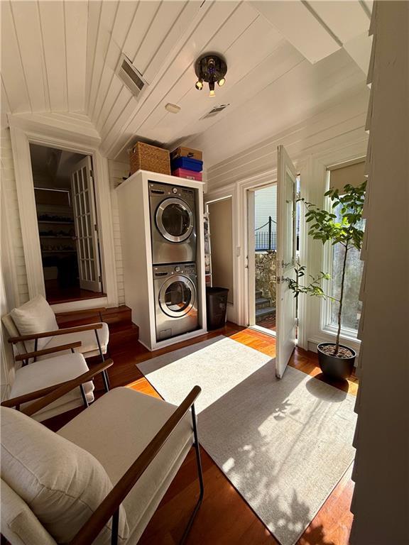 Building Photo - 367 Benefit St