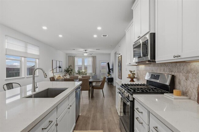 Building Photo - 858 Papaya Dr