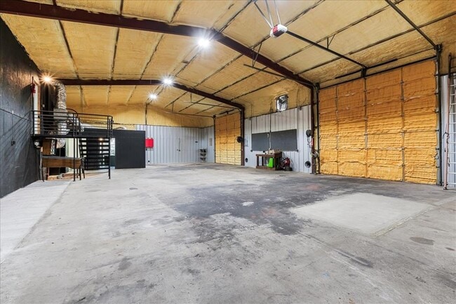 Building Photo - 2505 Pace Bend Rd S