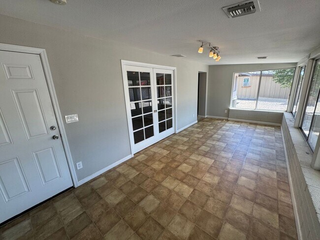 Building Photo - 2 Bedroom - 2 Bath - 1400 Sq. Ft. Home - 55+ Community in Sun City