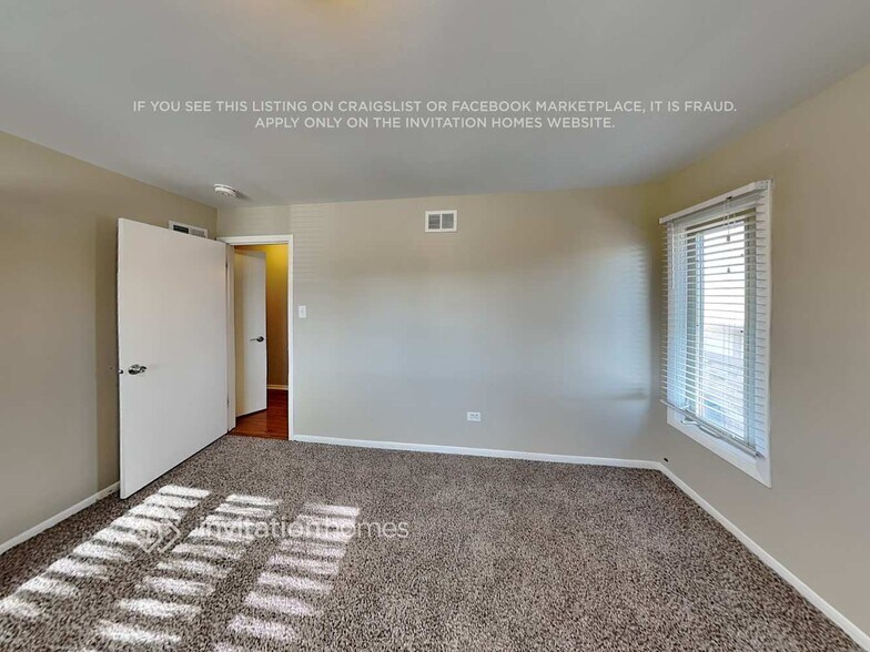 Building Photo - 8260 Bromley St