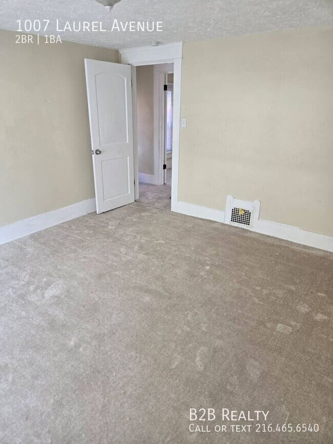 Building Photo - 1007 Laurel Ave