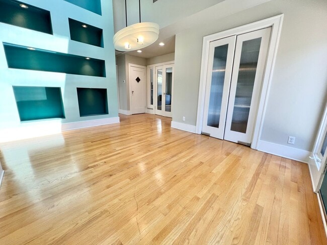 Building Photo - Pristine 3 Bedroom Craftsman House in Belm...