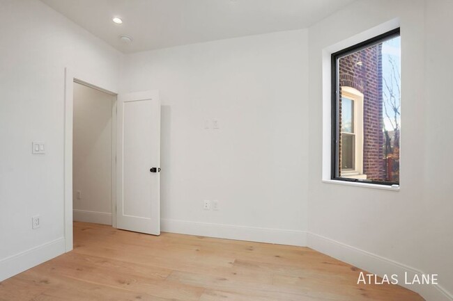 Building Photo - Professionally Managed// 3 bedroom 3 bathr...