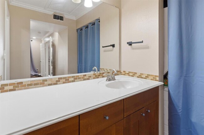 Building Photo - 7685 Northcross Dr