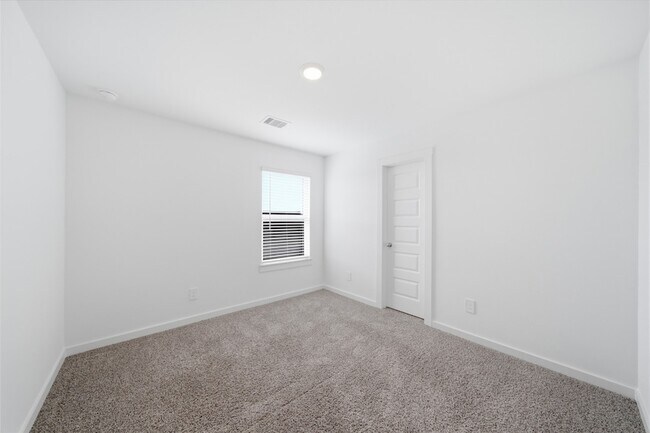 Building Photo - 31638 Featherstone Trl
