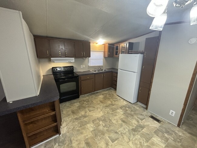 Building Photo - 300 Ricks Rd