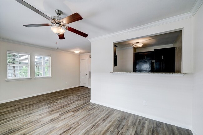 Building Photo - 427 W 16th St