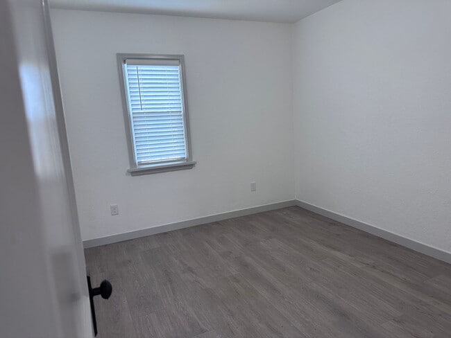 Building Photo - 445 2nd St