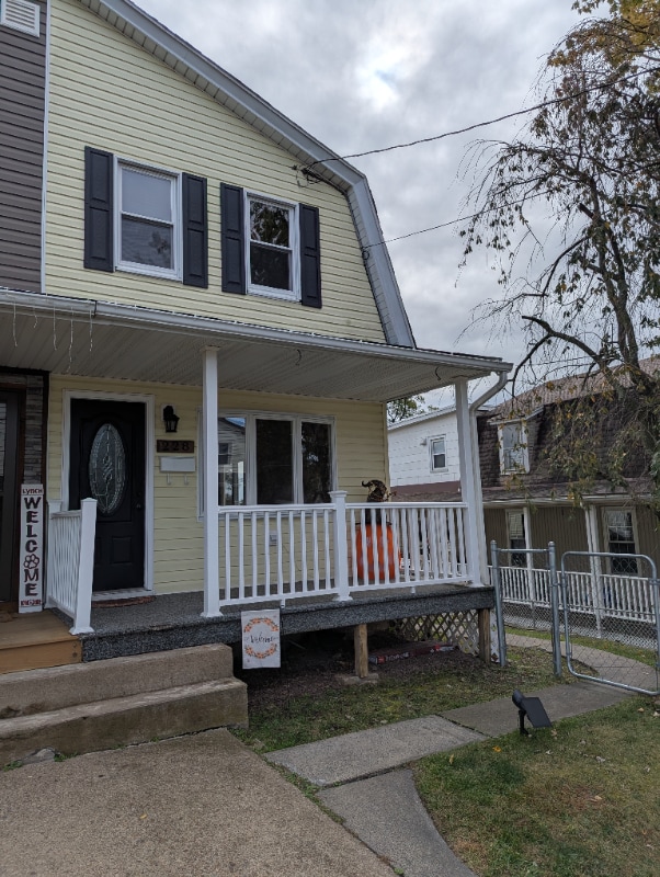 Building Photo - 228 N School St