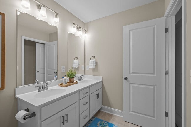 Building Photo - 172 Coastline Cir